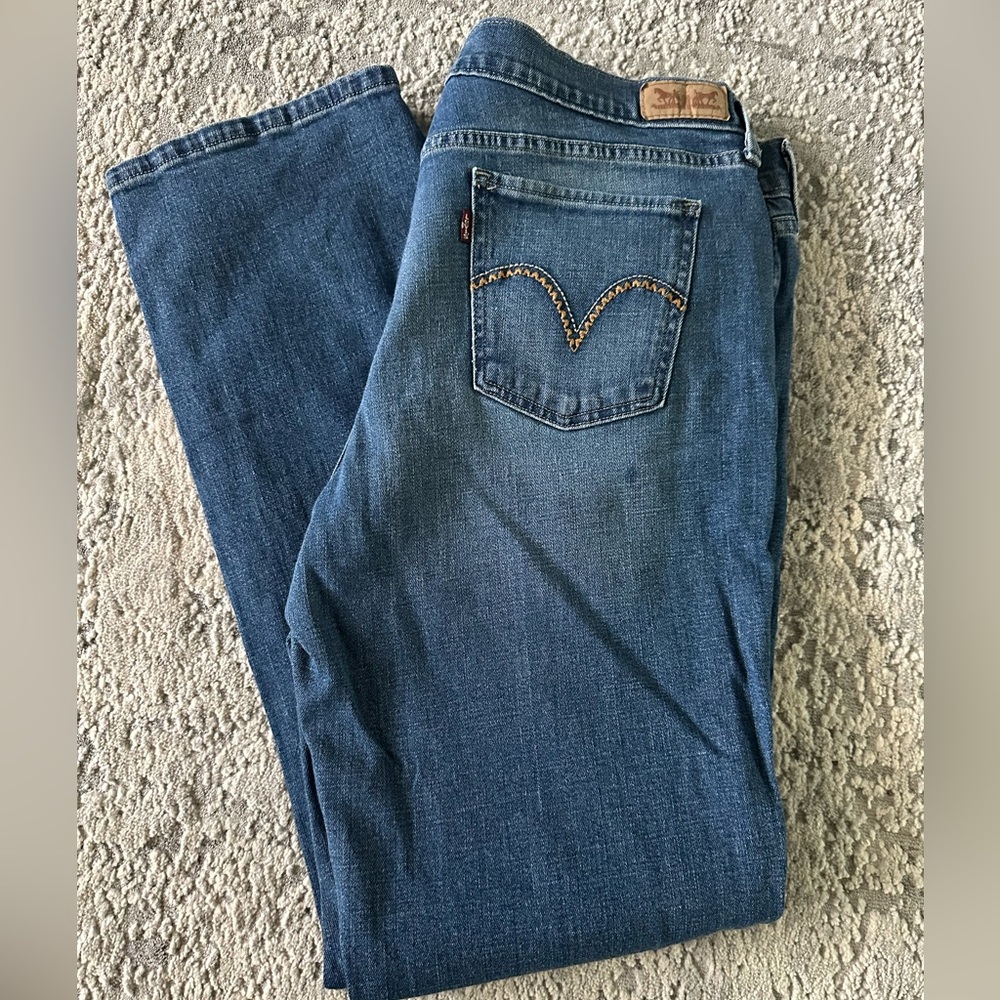 Levi's women’s straight leg Blue Jeans